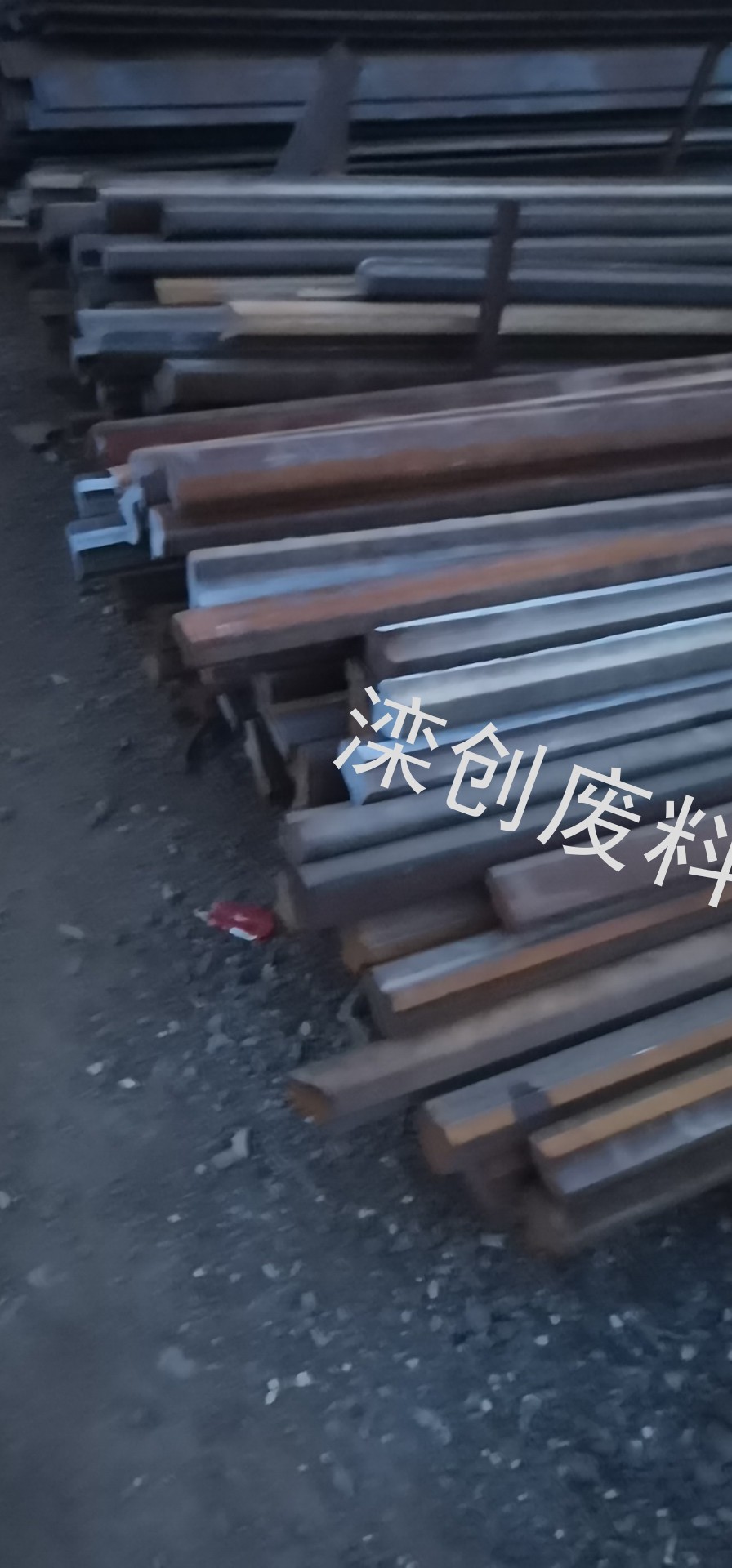 我常年销售各种型号的钢轨